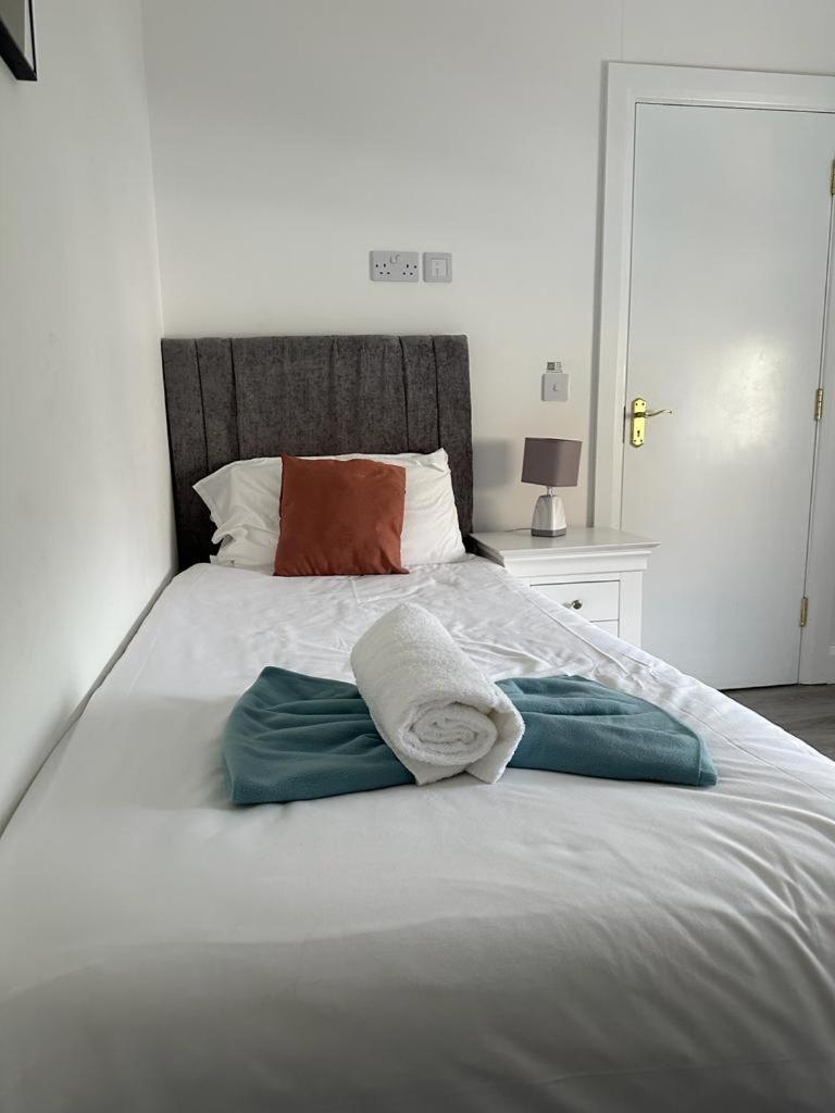 Eyre Square Lane Budget Rooms Galway Exterior photo
